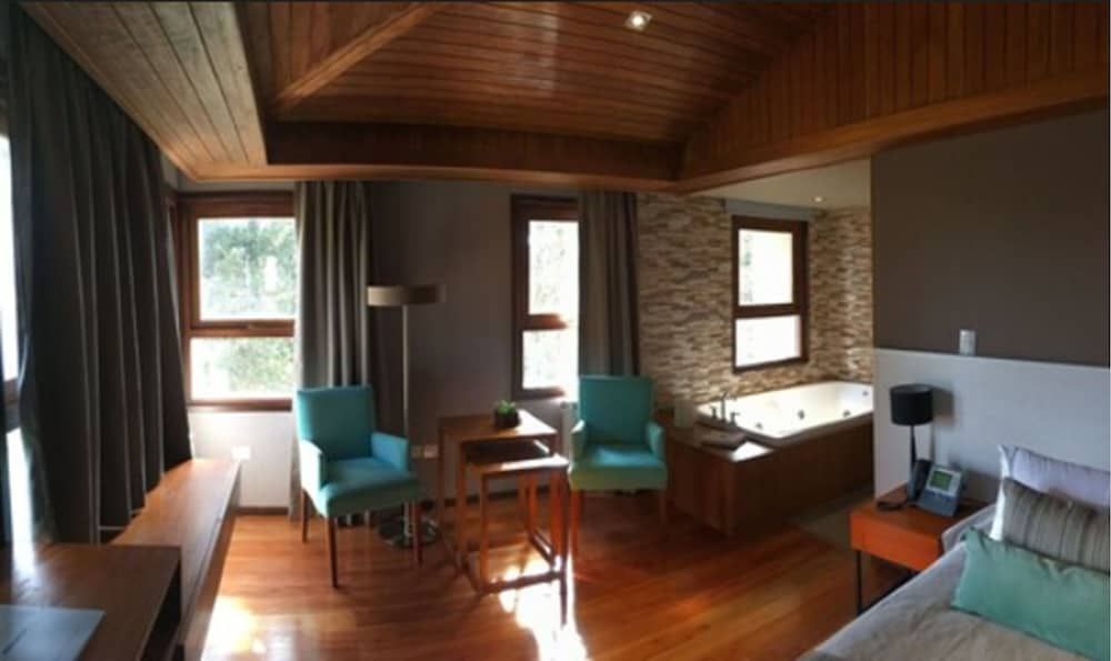 Bosque del Nahuel Boutique Hotel & Spa Junior Suite, Lake View 16
