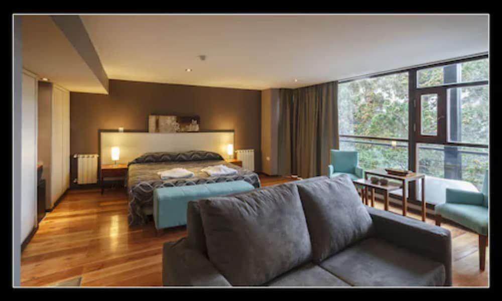 Deluxe Suite, Lake View