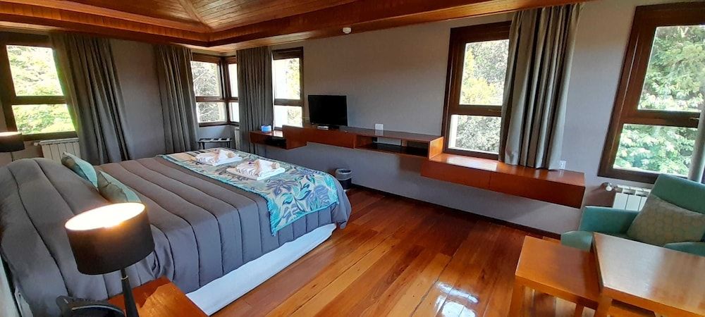 Bosque del Nahuel Boutique Hotel & Spa Junior Suite, Lake View 6