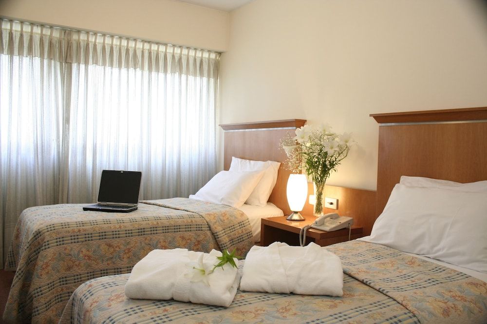 Ariston Hotel Triple Room 4