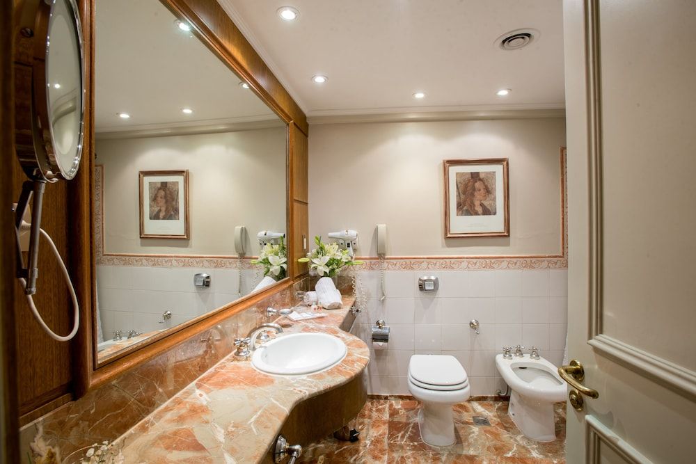 Windsor Hotel And Tower Superior Room, 1 King Bed (Superior Matrimonial) 10