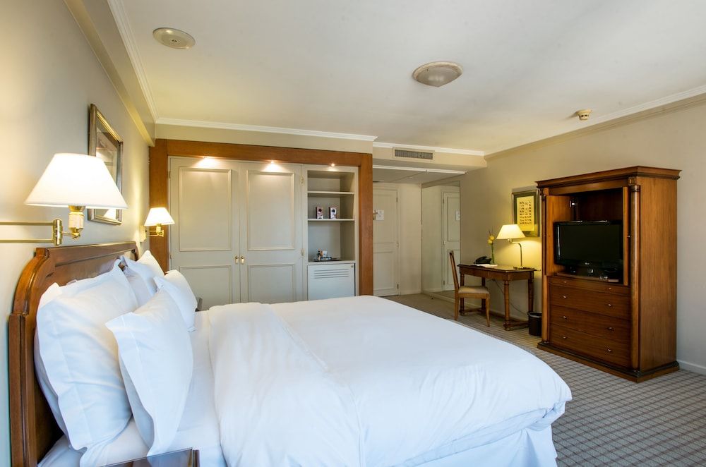 Windsor Hotel And Tower Superior Room, 1 King Bed (Superior Matrimonial) 5