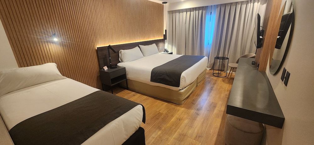 Canal Beagle Hotel Standard Quadruple Room 2