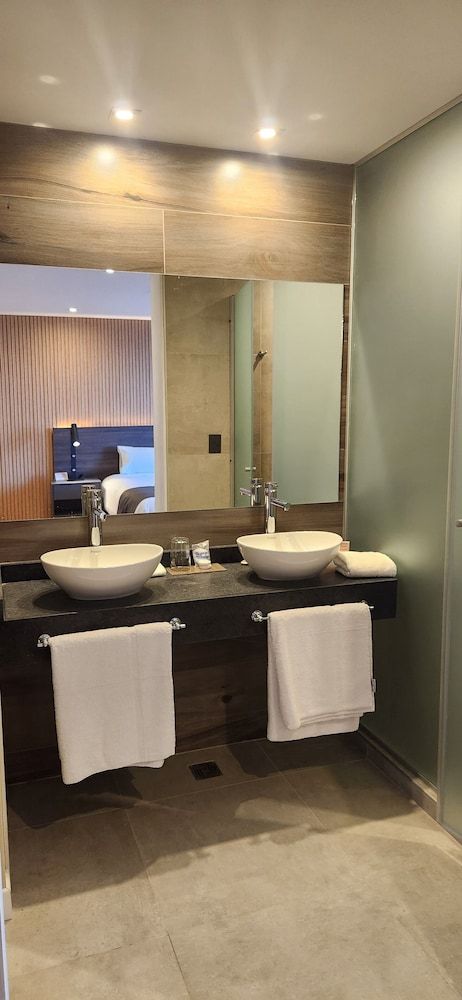 Canal Beagle Hotel Standard Quadruple Room 4