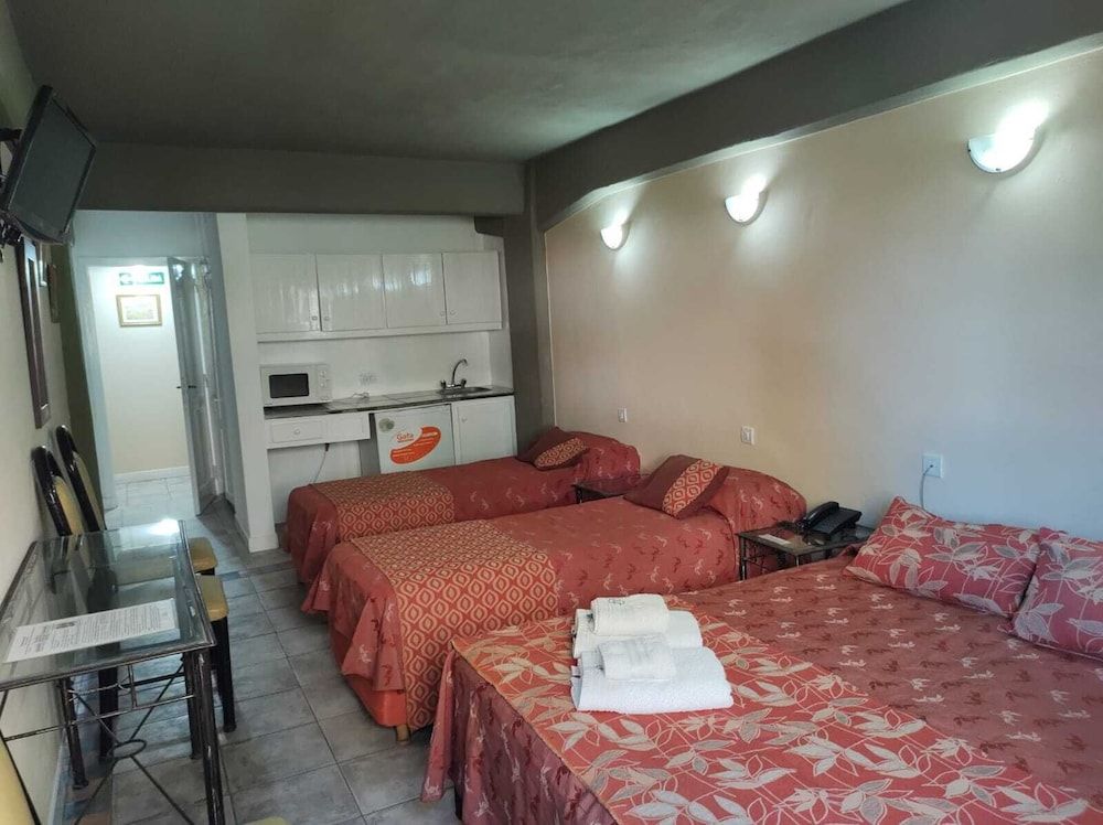 Plaza Milenium Standard Quadruple Room 3