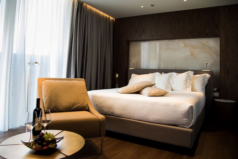 Maritim Hotel Plaza Tirana Business Double or Twin Room 8