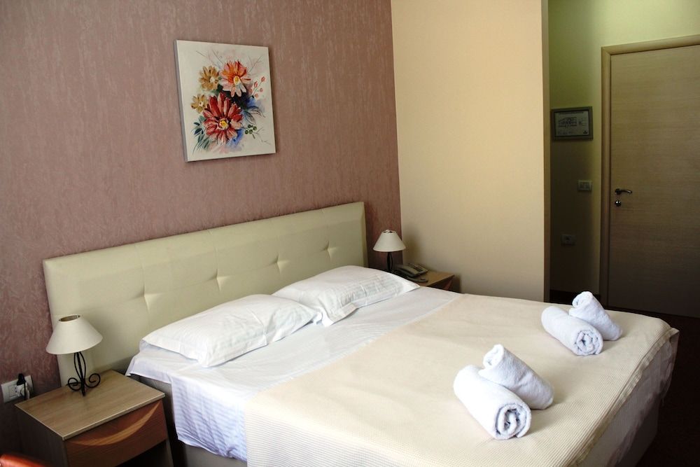 undefined Signature Idea Hotel 8