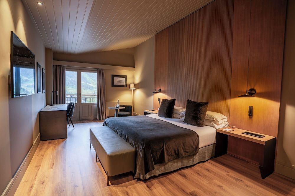 Serras Andorra Grand Deluxe Room
