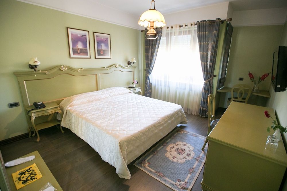 Hotel Victoria Double Room 2