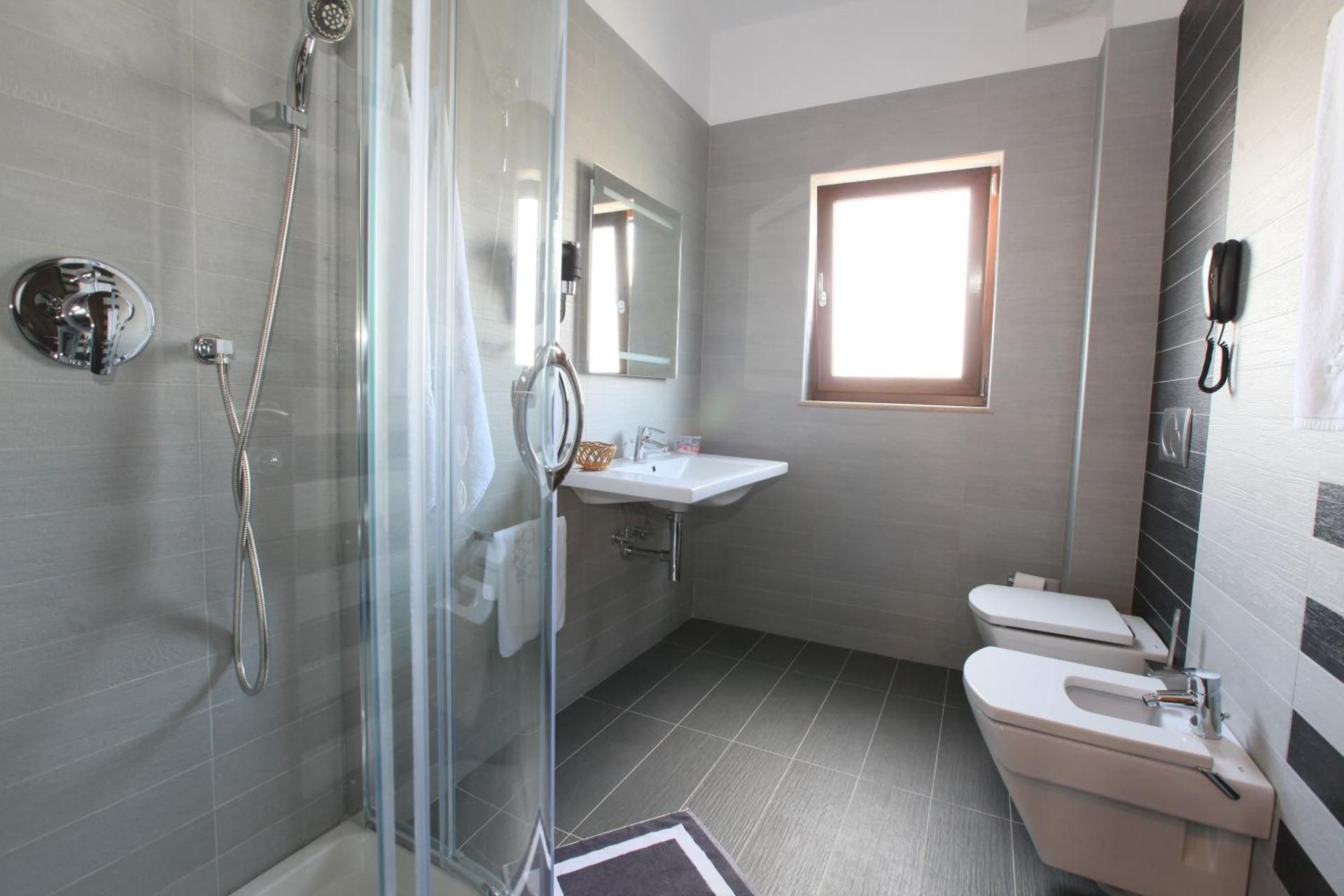 Hotel Victoria Double Room 11