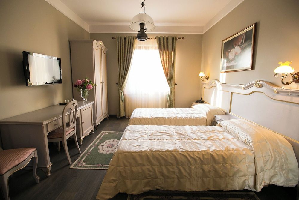 undefined Hotel Victoria 10