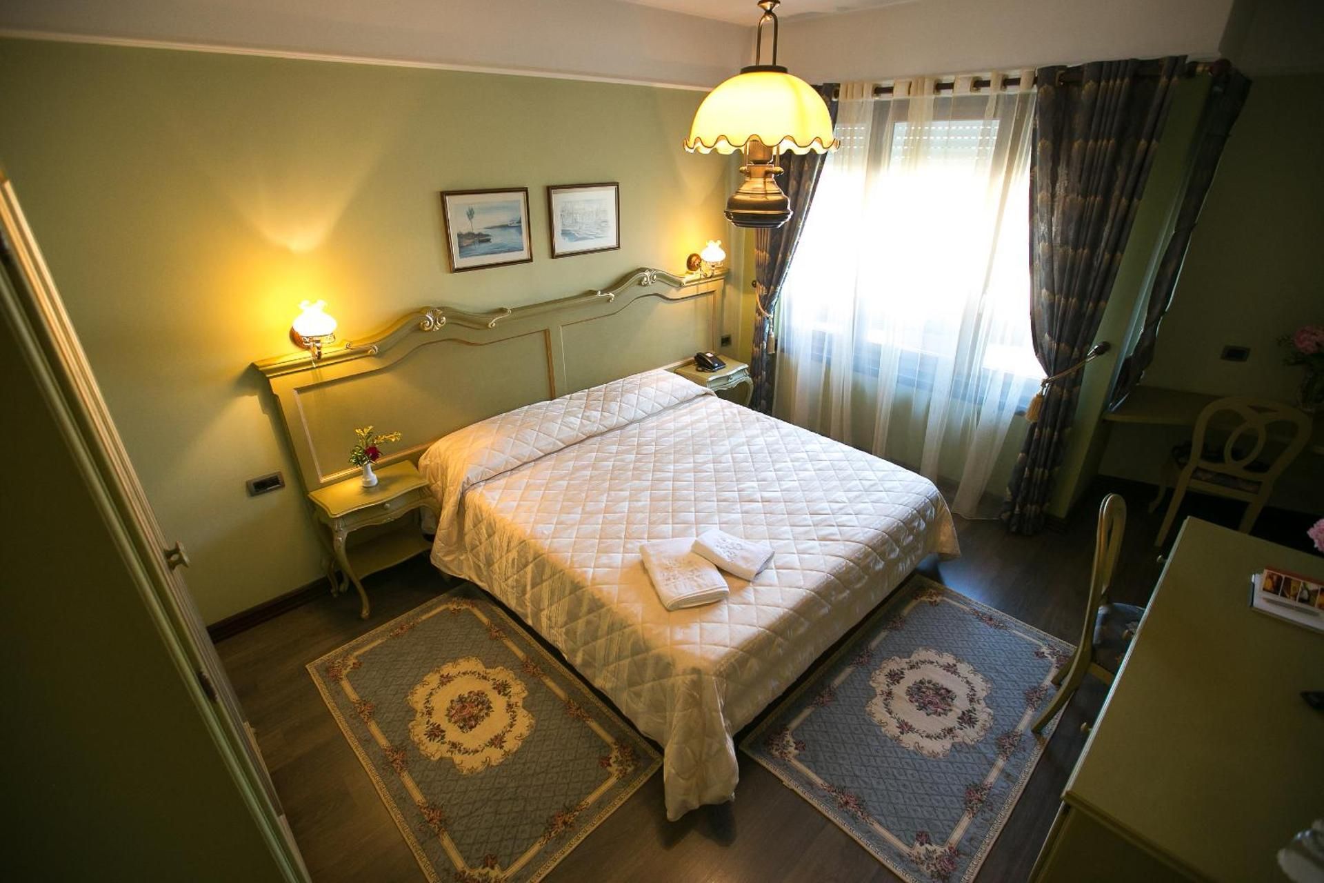 Hotel Victoria Double Room 7