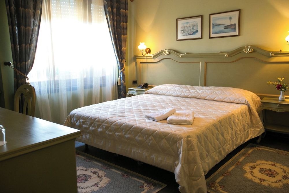 Hotel Victoria Double Room 3