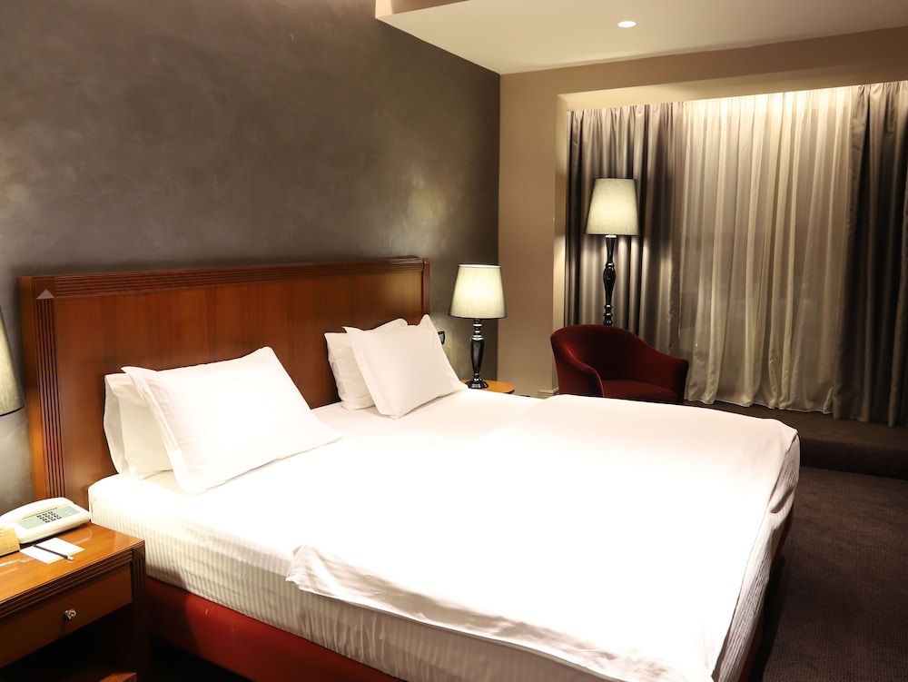 Mondial Hotel Standard Double Room 2