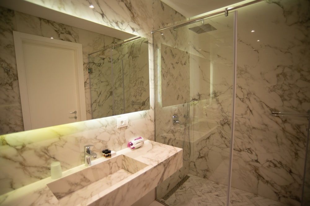 Bougainville Bay Hotel Deluxe Double Room, Balcony, Sea View 5