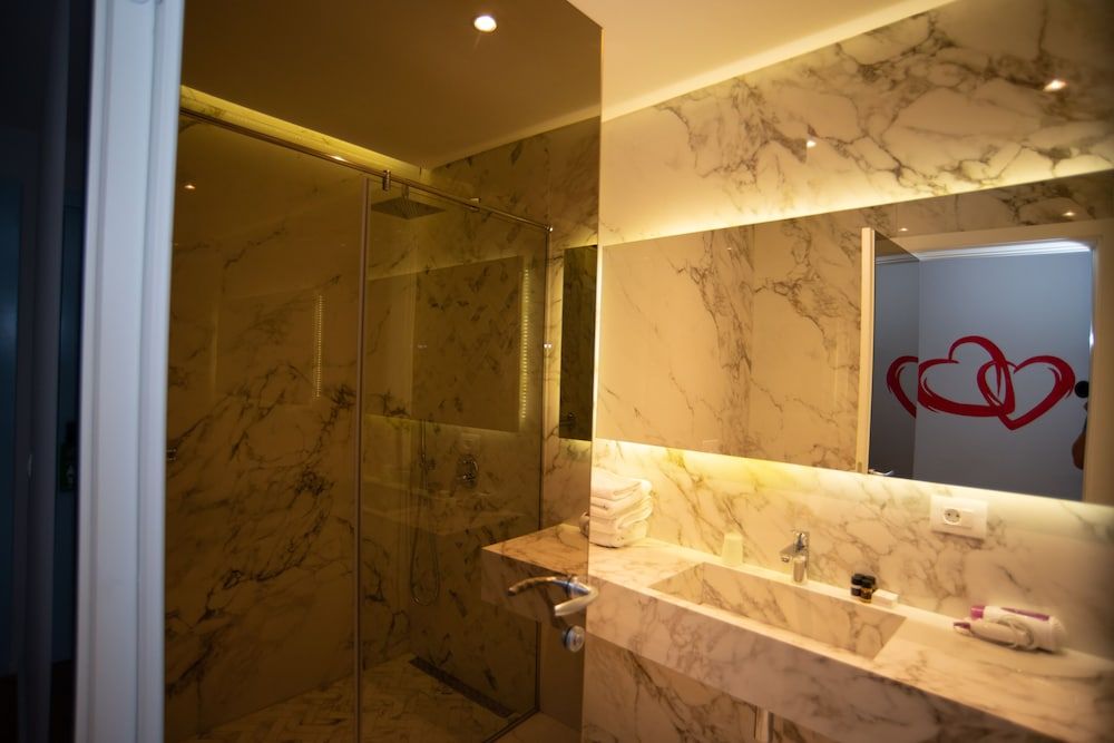 Bougainville Bay Hotel Deluxe Double Room, Balcony, Sea View 4