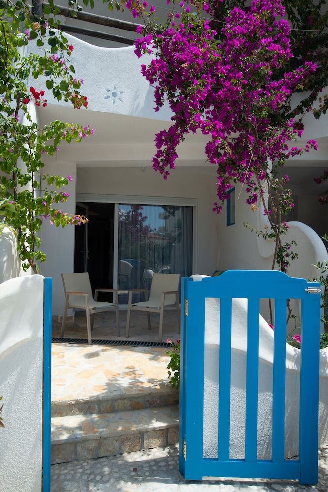 Bougainville Bay Hotel Deluxe Double Room, Patio 4