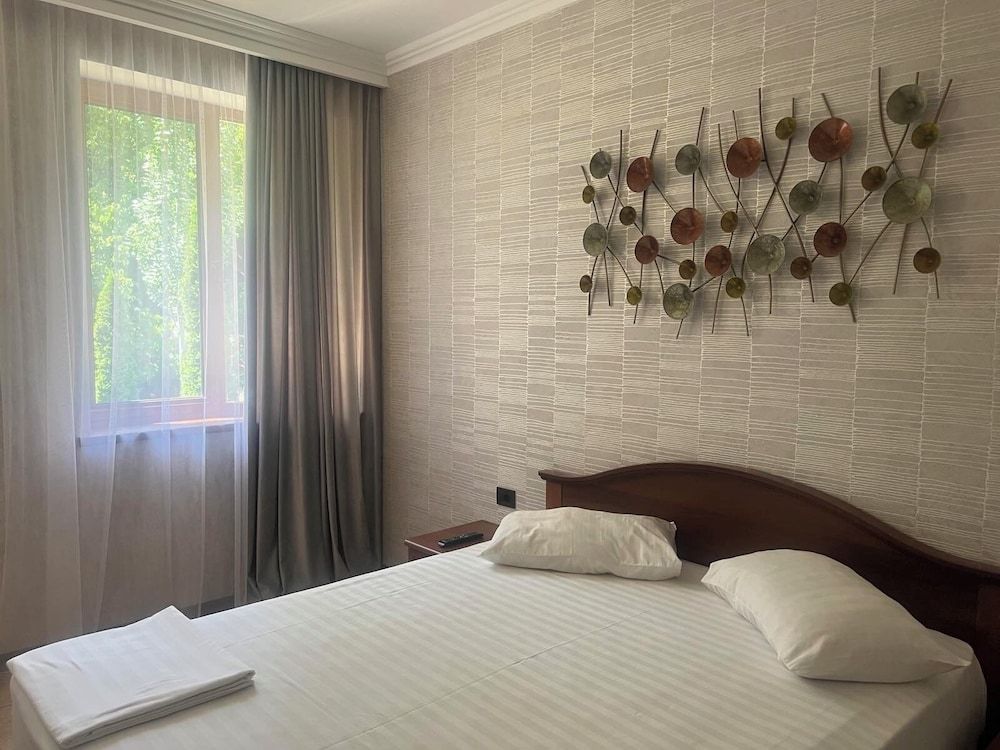 Park Avenue Hotel Deluxe Room 3