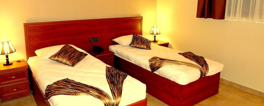 Park Avenue Hotel Standard Twin Room, City View 2