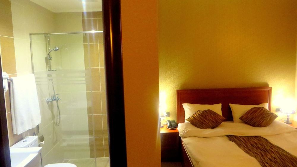 Park Avenue Hotel Standard Double Room, Garden View 13