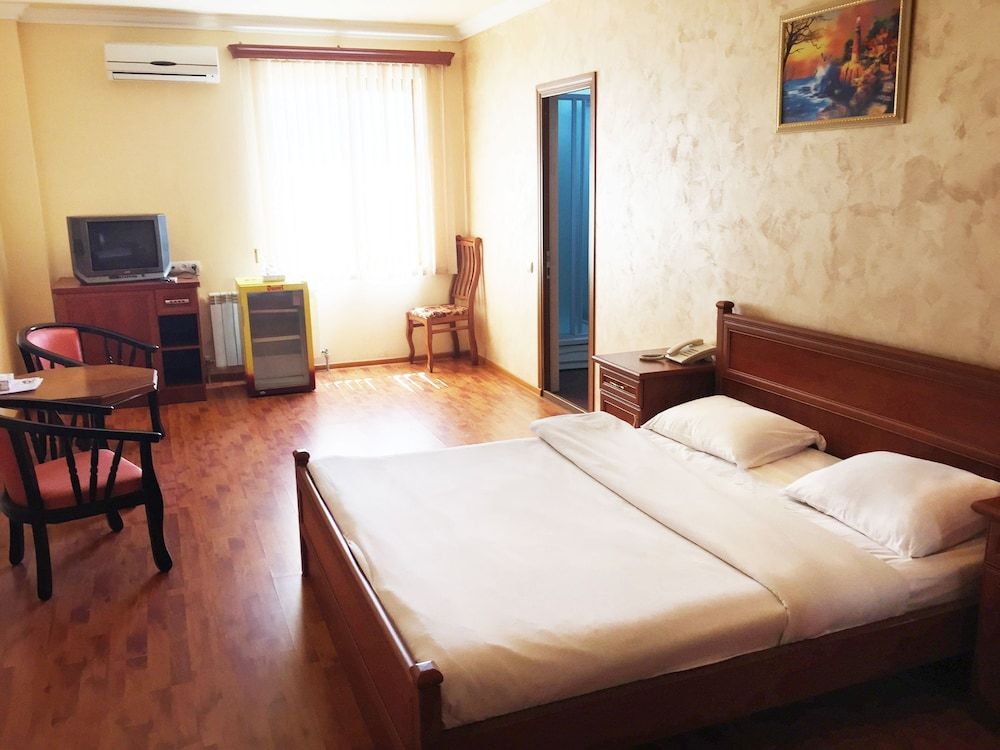 Primer Hotel Deluxe Double Room