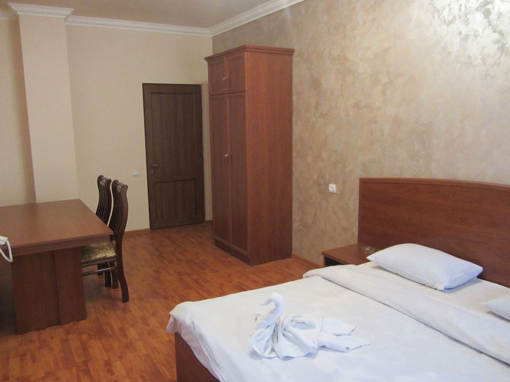 Primer Hotel Standard Double Room 4