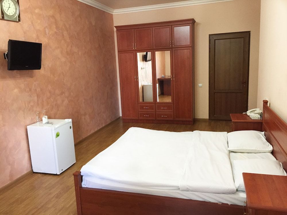 Primer Hotel Standard Double Room 6