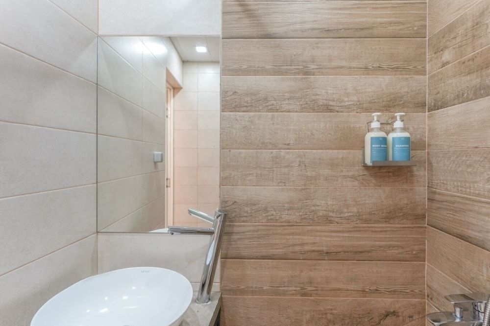 RIS Central Apartments Yerevan 1 bedroom on Amiryan 10 9