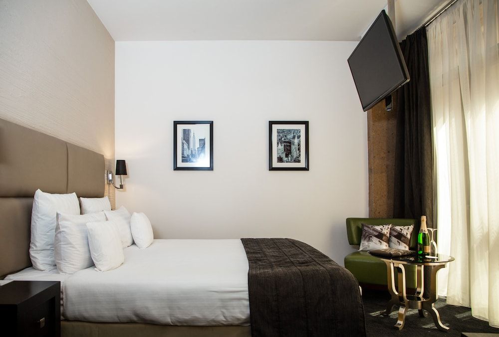 Deluxe Room, City View