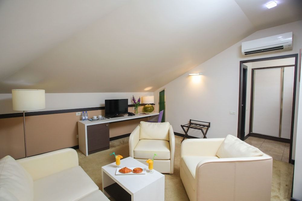 My Hotel Yerevan Deluxe Double or Twin Room 12