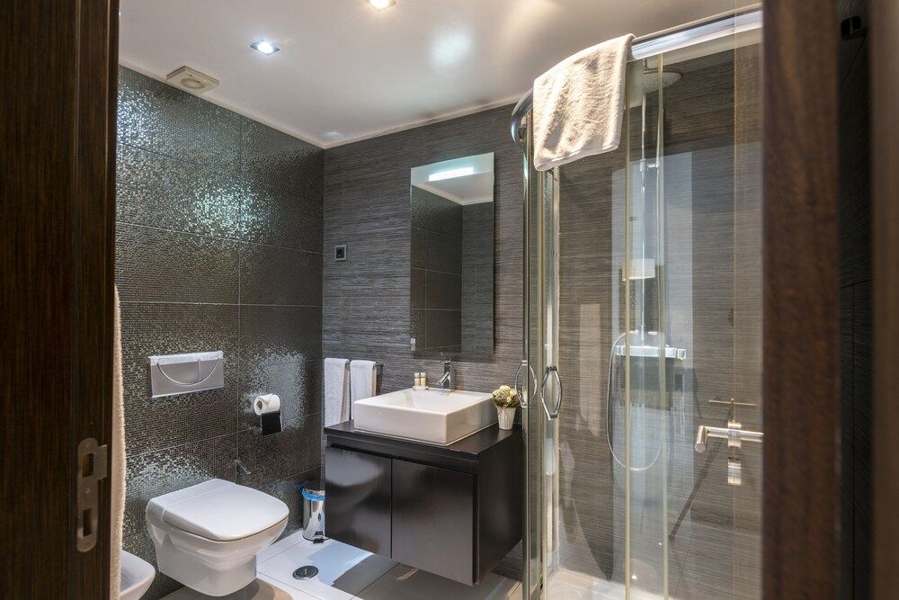 RK Suite Hotel Deluxe Suite, 1 Bedroom, Partial Ocean View 6