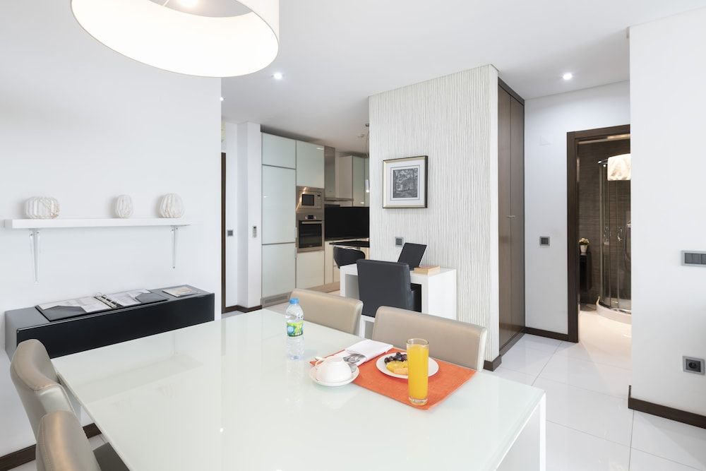 RK Suite Hotel Deluxe Suite, 1 Bedroom, Partial Ocean View 10