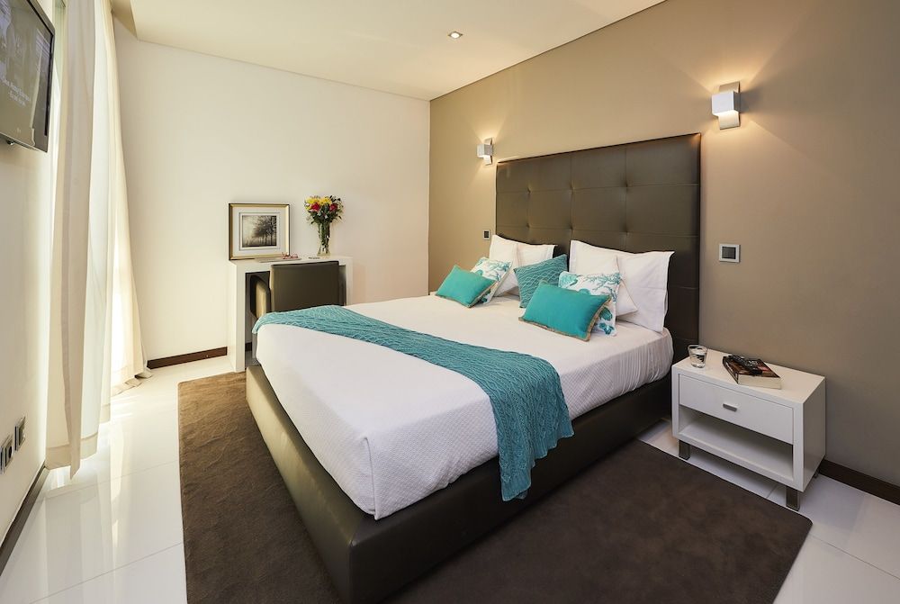 RK Suite Hotel Deluxe Suite, 1 Bedroom, Partial Ocean View 4