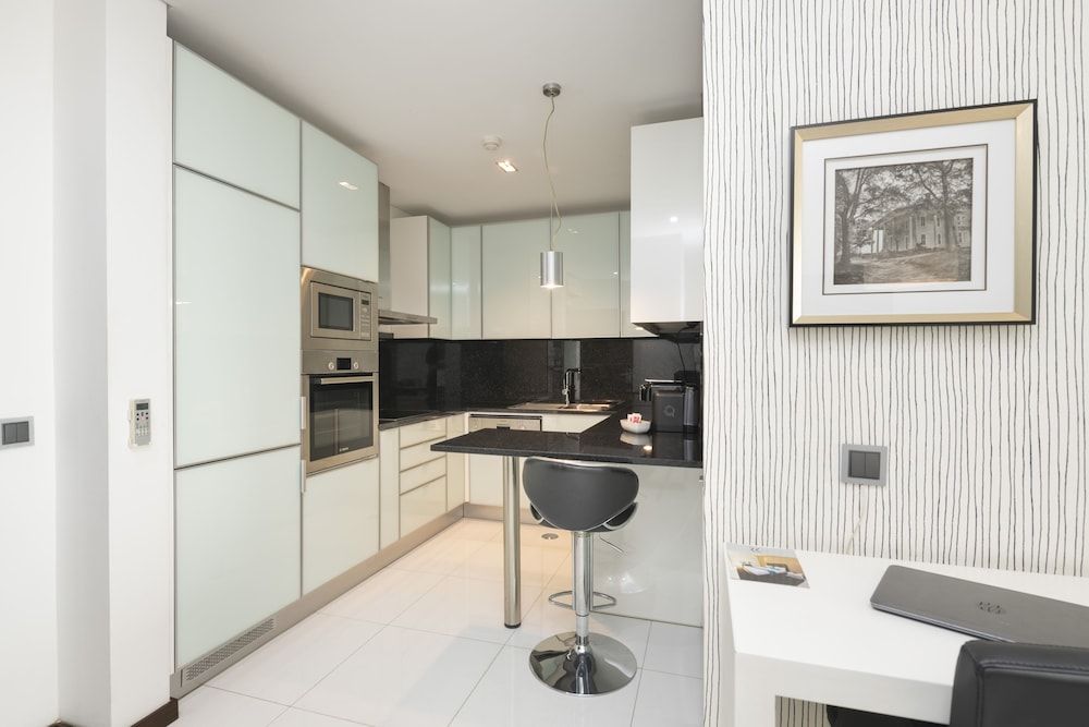 RK Suite Hotel Deluxe Suite, 1 Bedroom, Partial Ocean View 8