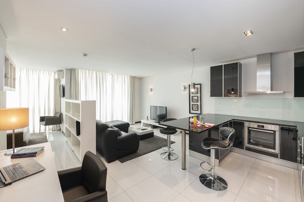 RK Suite Hotel Deluxe Studio Suite, Balcony 5