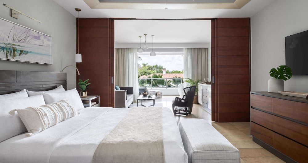Royal Suite, 1 Bedroom, Balcony (Seaside Crystal Lagoon, Soaking Tub)