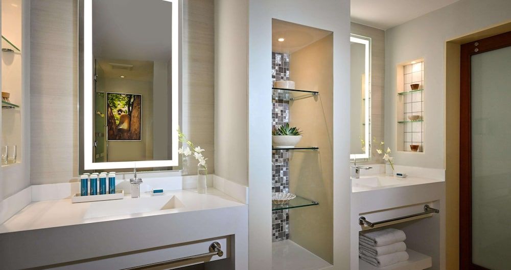 Club Suite, 1 Bedroom, Pool View (South Seas Walkout Crystal Lagoon)