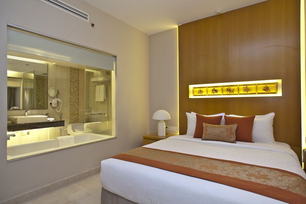 Lakeshore Banani Executive Premium Deluxe Room 6