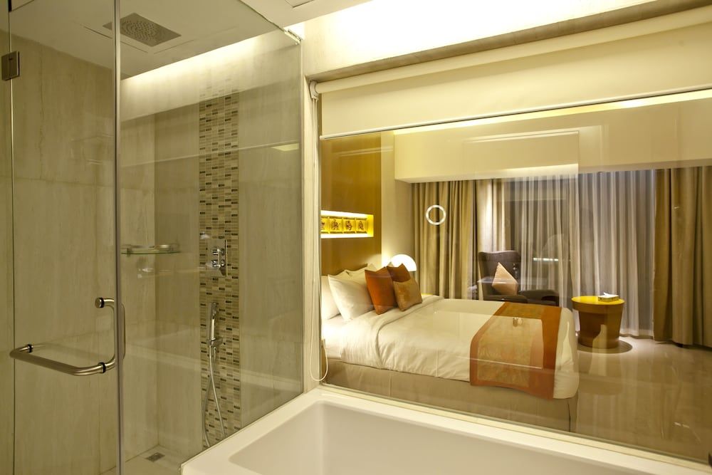 Lakeshore Banani Executive Premium Deluxe Room 4