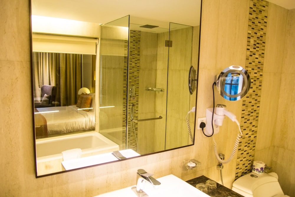 Lakeshore Banani Executive Premium Deluxe Room 7