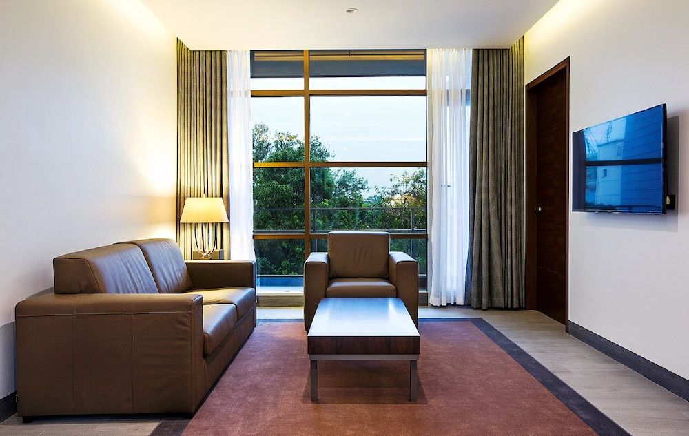 Space Apartments Deluxe Suite, 1 Bedroom, City View, Corner 3