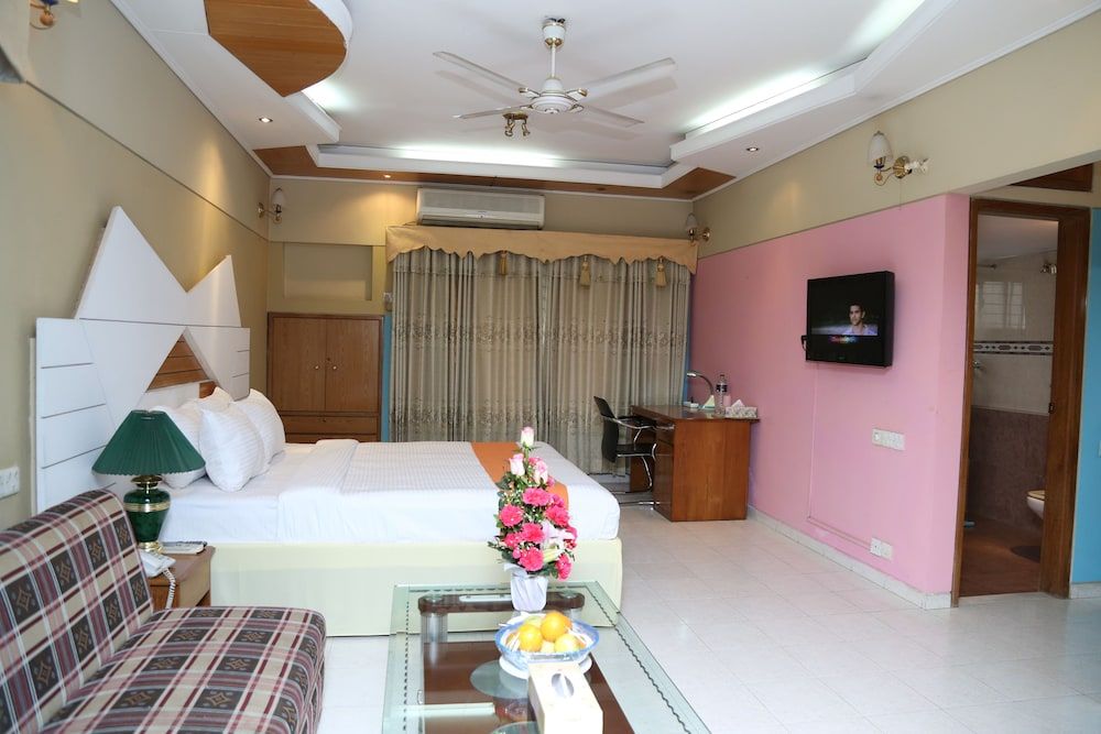 Suite with Lake View