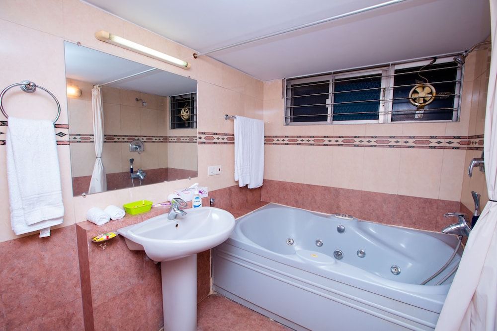 Hotel Golden Deer Standard Single Room 3