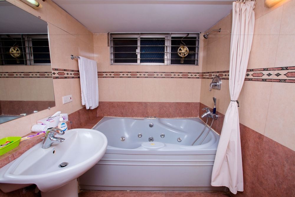 Hotel Golden Deer Deluxe Double Room 3