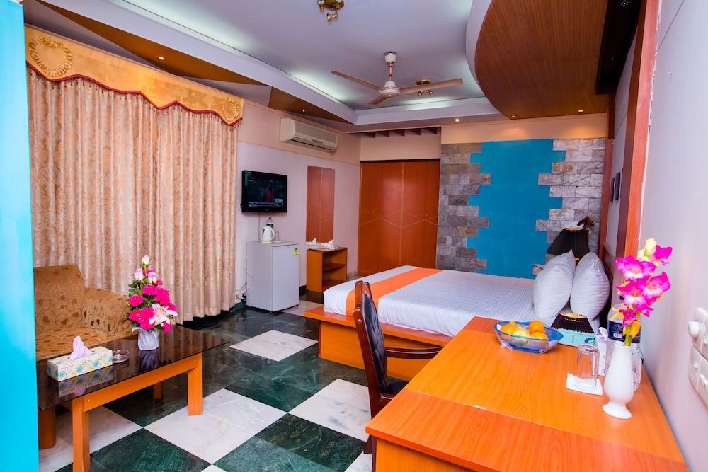 Hotel Golden Deer Deluxe Double Room 4