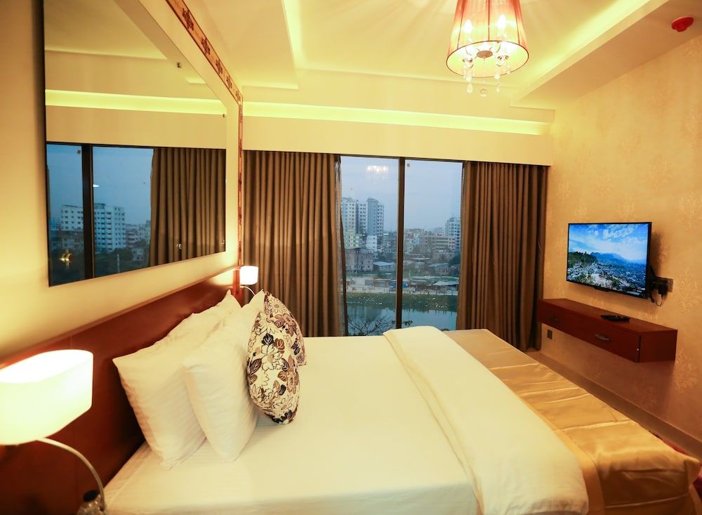 Coventina Lake Suites Deluxe Room, Lake View 2