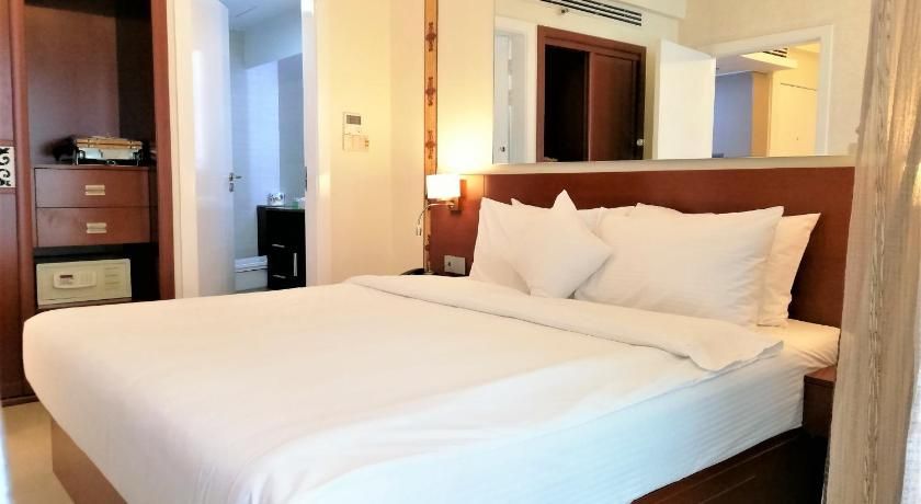 undefined Coventina Lake Suites 8