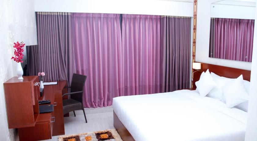 Coventina Lake Suites Deluxe Double 3