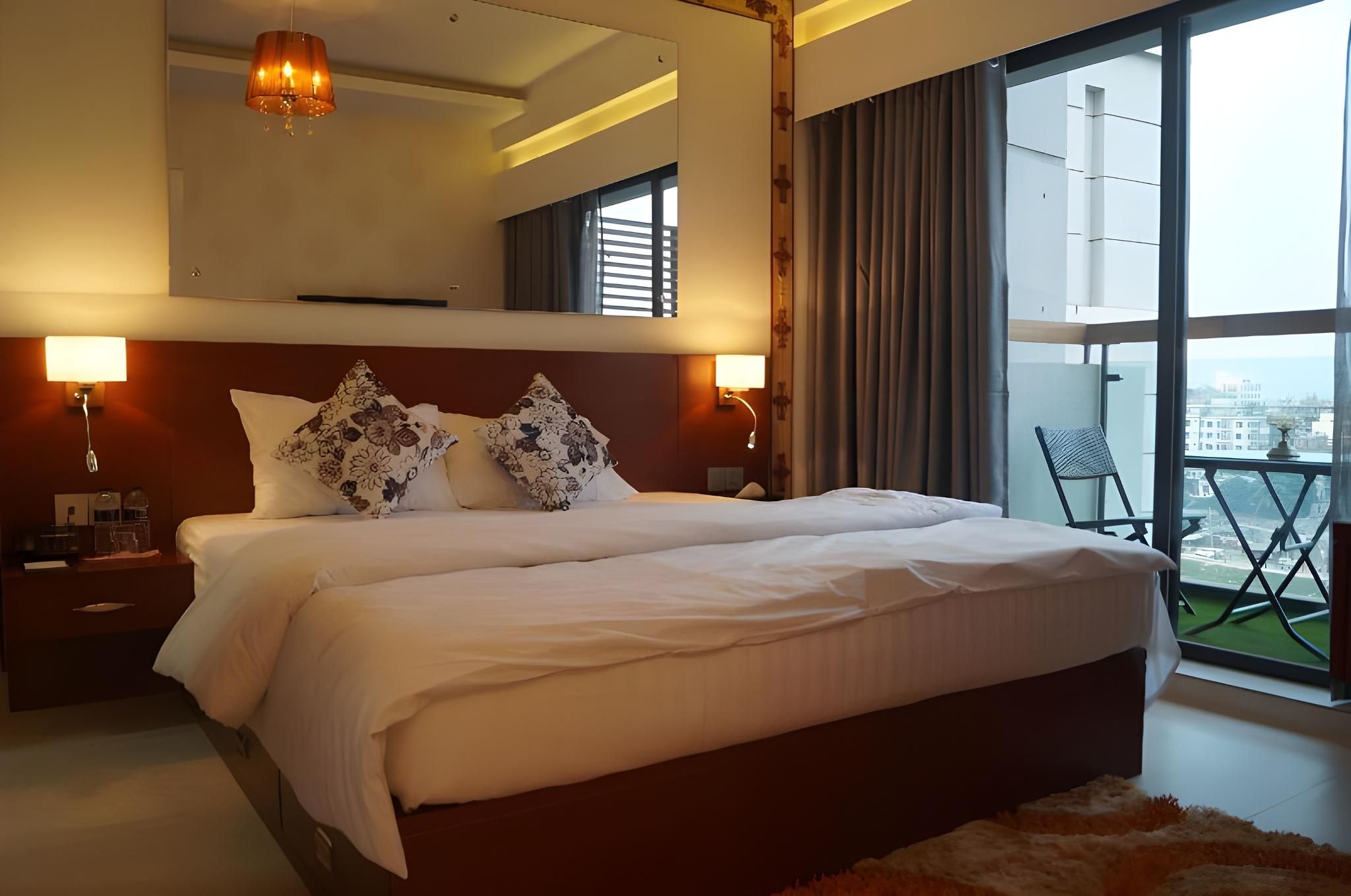 Coventina Lake Suites Deluxe Double 9