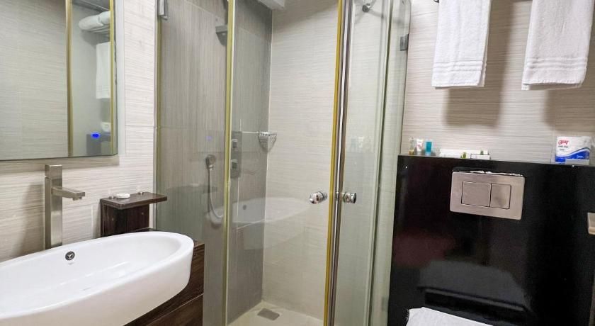 Coventina Lake Suites Deluxe Double 11